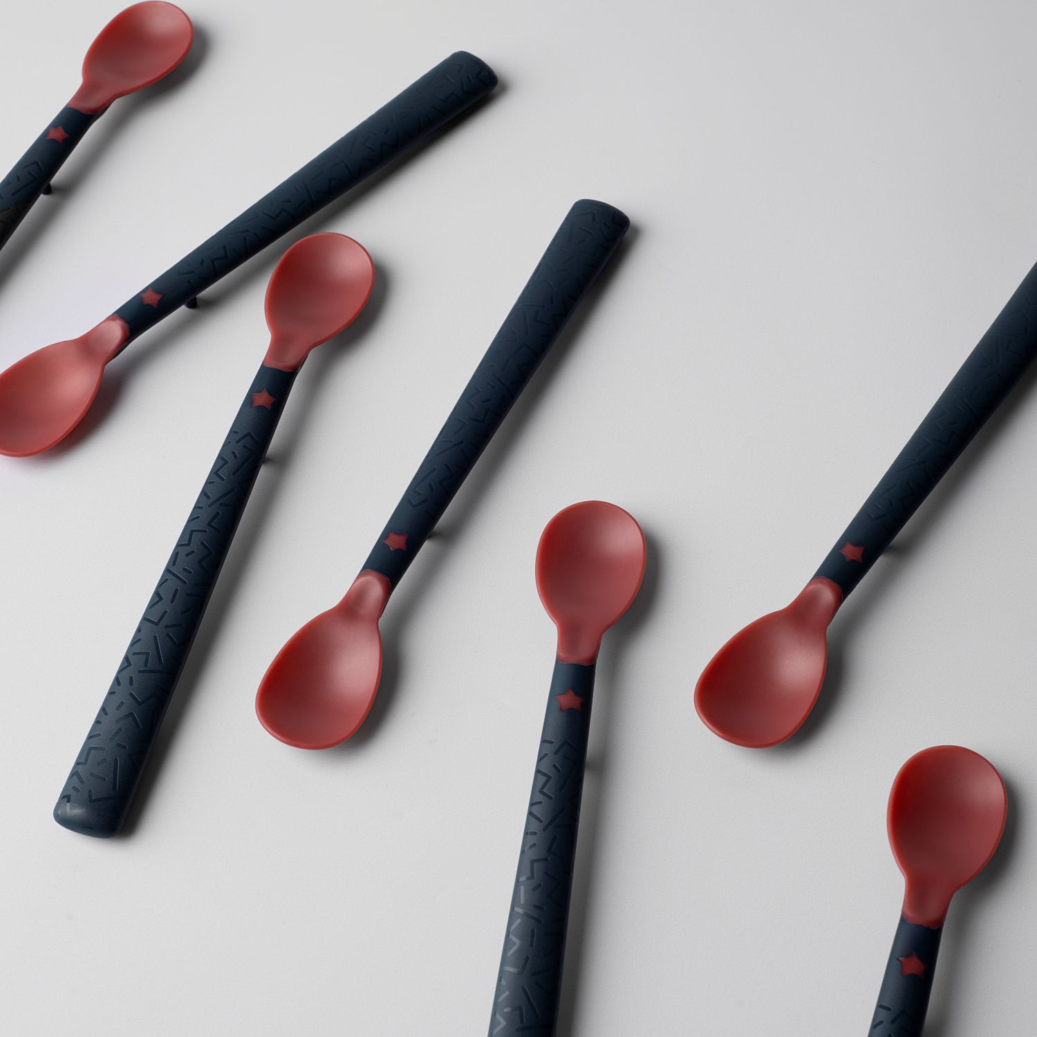 Chytrý lžičkový design, který mění barvu